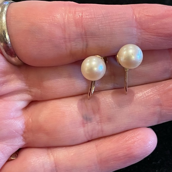 Vintage 14k Yellow Gold Akoya Pearl Screw Back Earrings 3.42 Grams. - Picture 4 of 16
